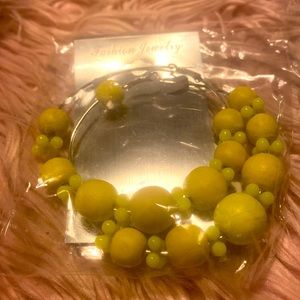 Hoop earrings with color beads